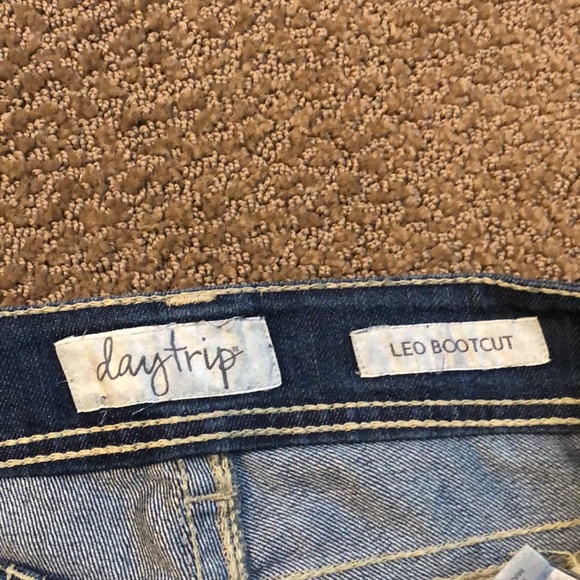 Day Trip Leo Boot Cut Jeans - Picture 15 of 15